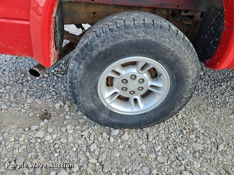 image for item LB9584 2000 Dodge Dakota  Quad Cab pickup truck