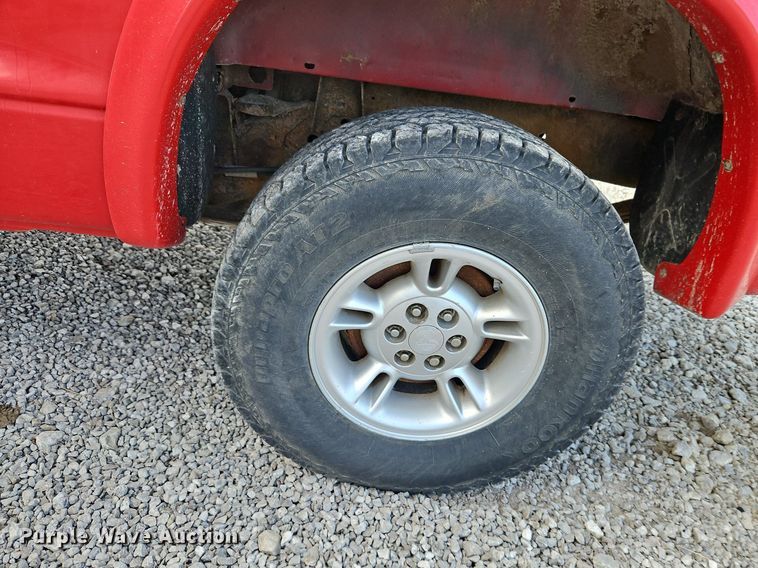 image for item LB9584 2000 Dodge Dakota  Quad Cab pickup truck