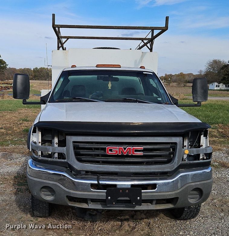 image for item LB9585 2005 GMC 3500  utility bed pickup truck