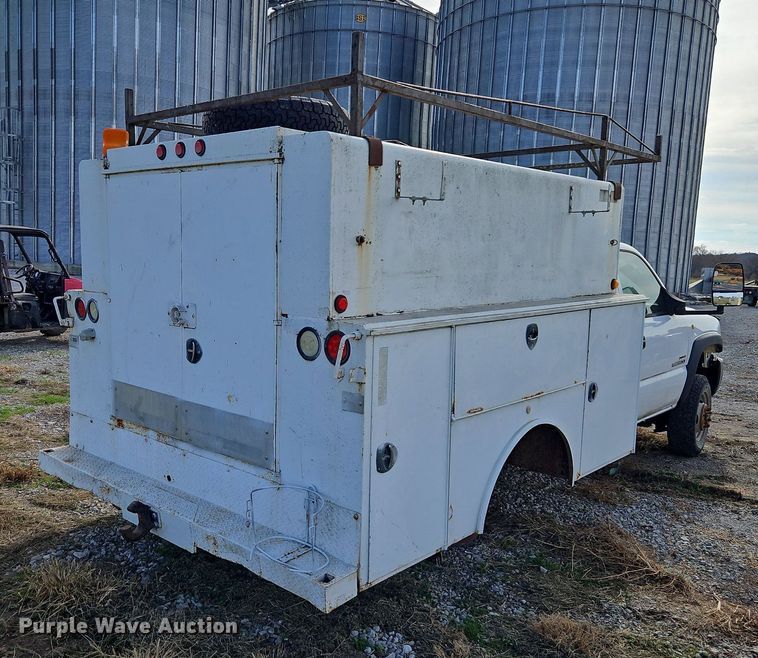 image for item LB9585 2005 GMC 3500  utility bed pickup truck