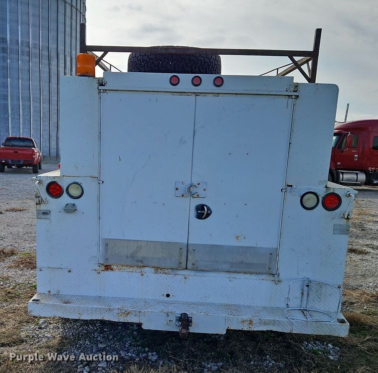 image for item LB9585 2005 GMC 3500  utility bed pickup truck