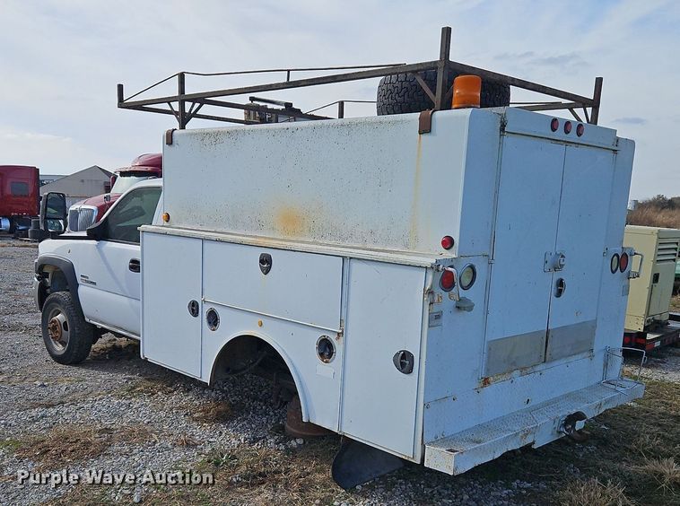 image for item LB9585 2005 GMC 3500  utility bed pickup truck