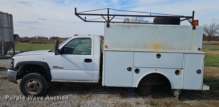 image for item LB9585 2005 GMC 3500  utility bed pickup truck