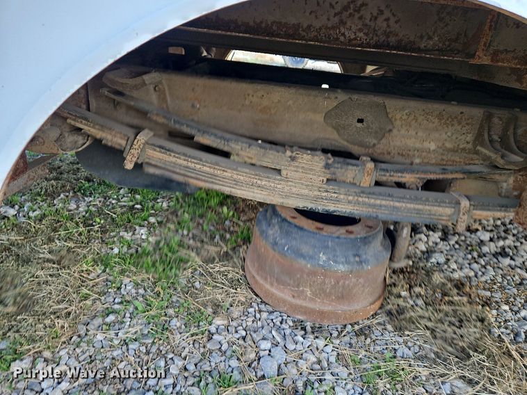 image for item LB9585 2005 GMC 3500  utility bed pickup truck