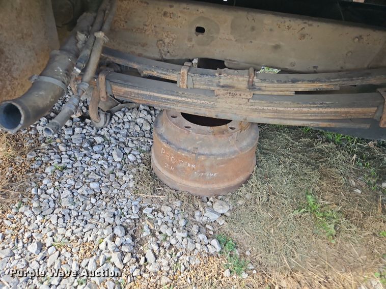 image for item LB9585 2005 GMC 3500  utility bed pickup truck