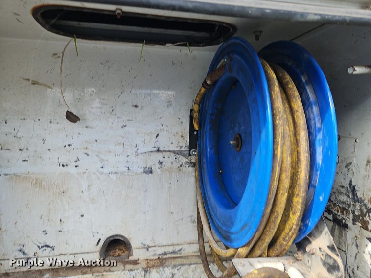 image for item LB9585 2005 GMC 3500  utility bed pickup truck