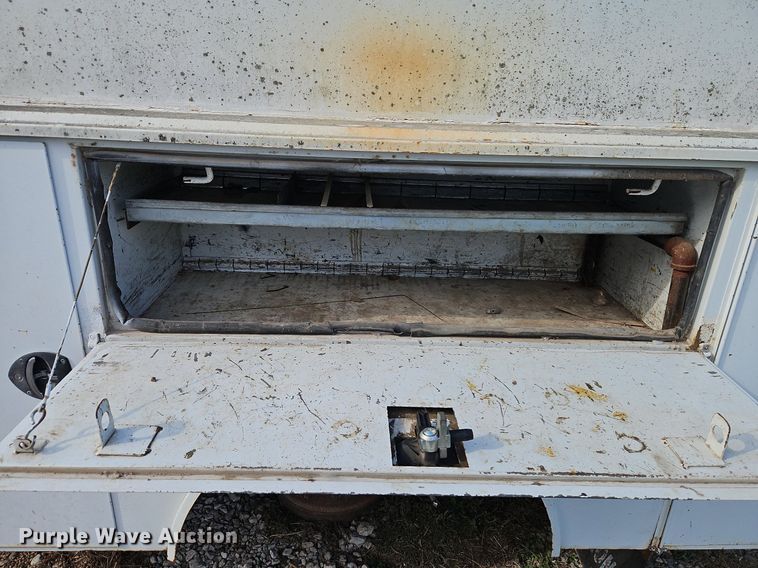 image for item LB9585 2005 GMC 3500  utility bed pickup truck