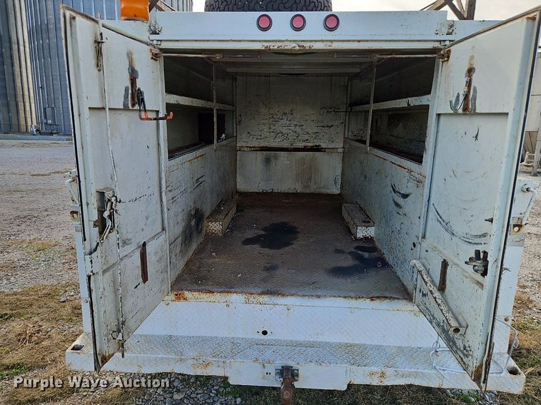 image for item LB9585 2005 GMC 3500  utility bed pickup truck