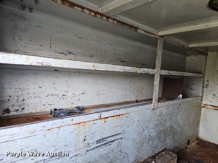 image for item LB9585 2005 GMC 3500  utility bed pickup truck