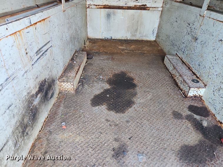 image for item LB9585 2005 GMC 3500  utility bed pickup truck