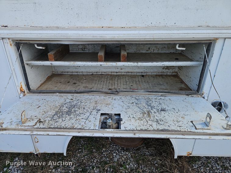 image for item LB9585 2005 GMC 3500  utility bed pickup truck