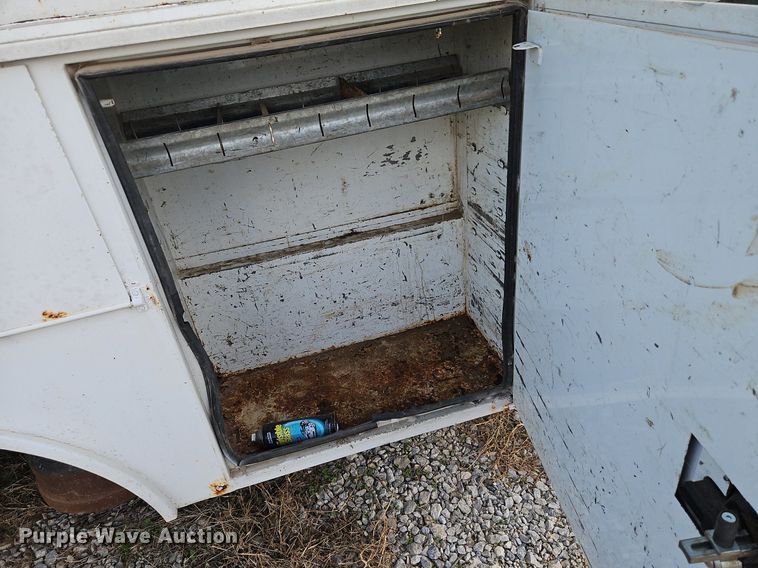 image for item LB9585 2005 GMC 3500  utility bed pickup truck