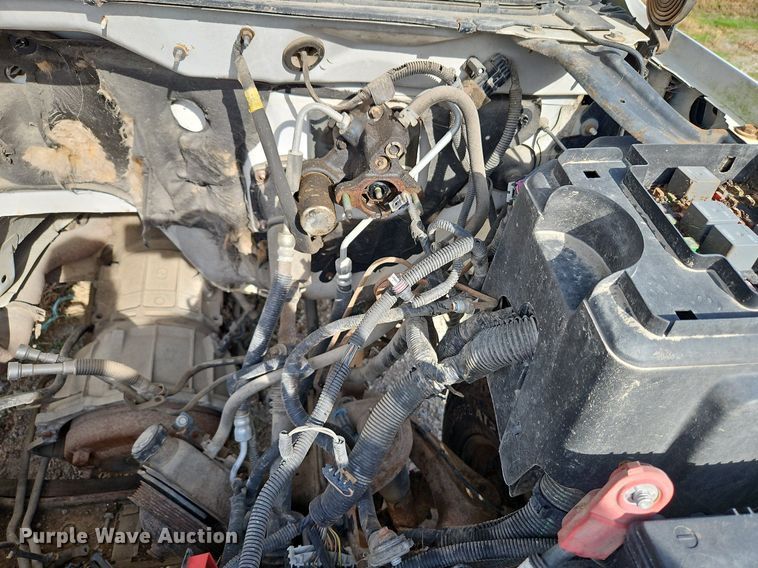 image for item LB9585 2005 GMC 3500  utility bed pickup truck