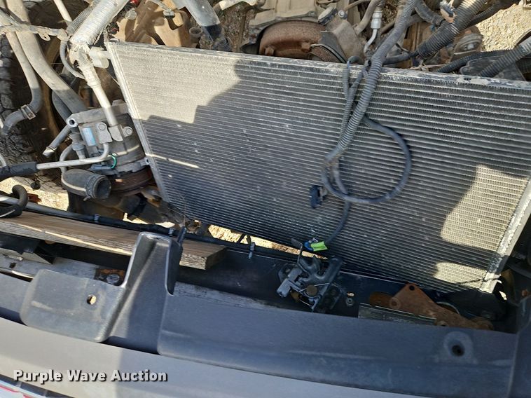 image for item LB9585 2005 GMC 3500  utility bed pickup truck