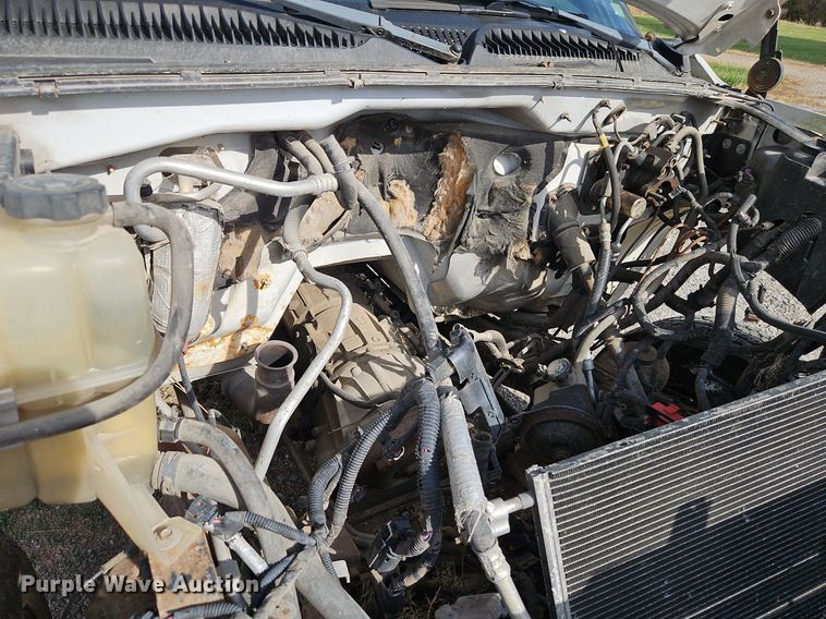 image for item LB9585 2005 GMC 3500  utility bed pickup truck