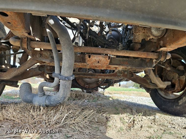 image for item LB9585 2005 GMC 3500  utility bed pickup truck