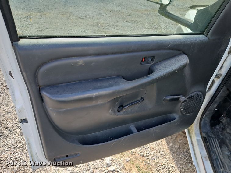 image for item LB9585 2005 GMC 3500  utility bed pickup truck