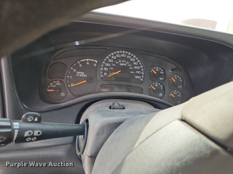 image for item LB9585 2005 GMC 3500  utility bed pickup truck