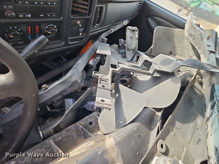 image for item LB9585 2005 GMC 3500  utility bed pickup truck