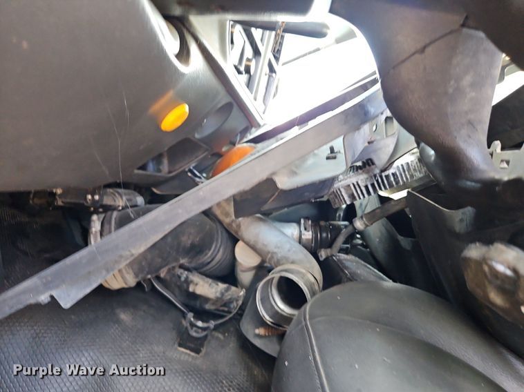 image for item LB9585 2005 GMC 3500  utility bed pickup truck