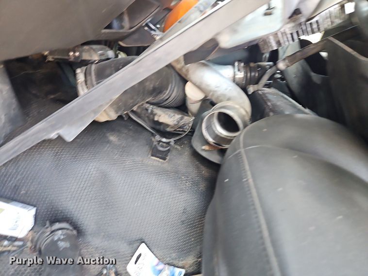 image for item LB9585 2005 GMC 3500  utility bed pickup truck