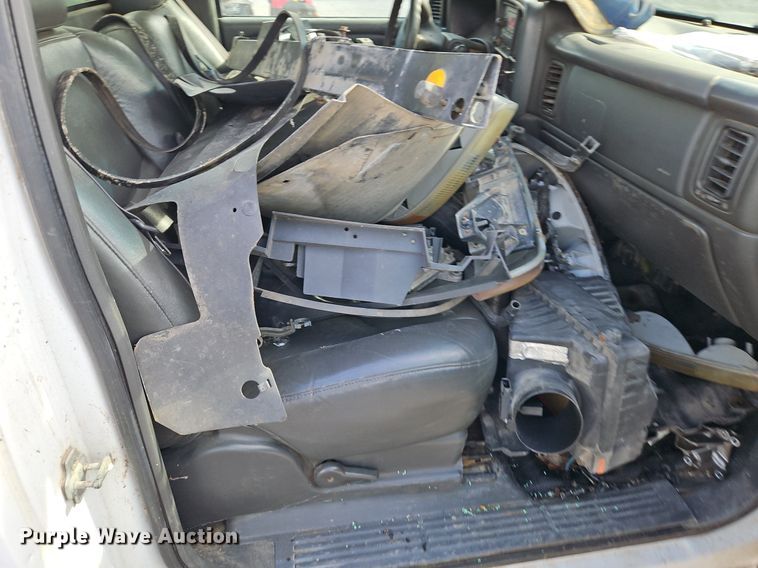 image for item LB9585 2005 GMC 3500  utility bed pickup truck