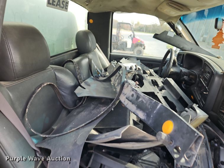 image for item LB9585 2005 GMC 3500  utility bed pickup truck