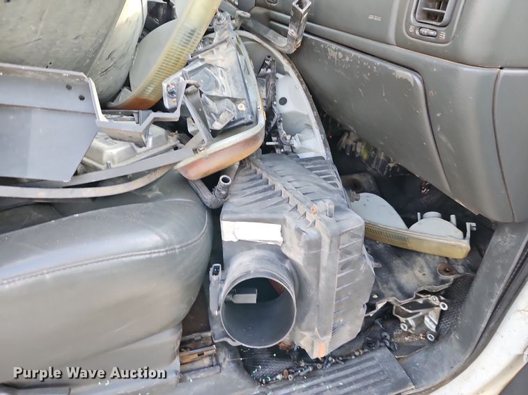 image for item LB9585 2005 GMC 3500  utility bed pickup truck