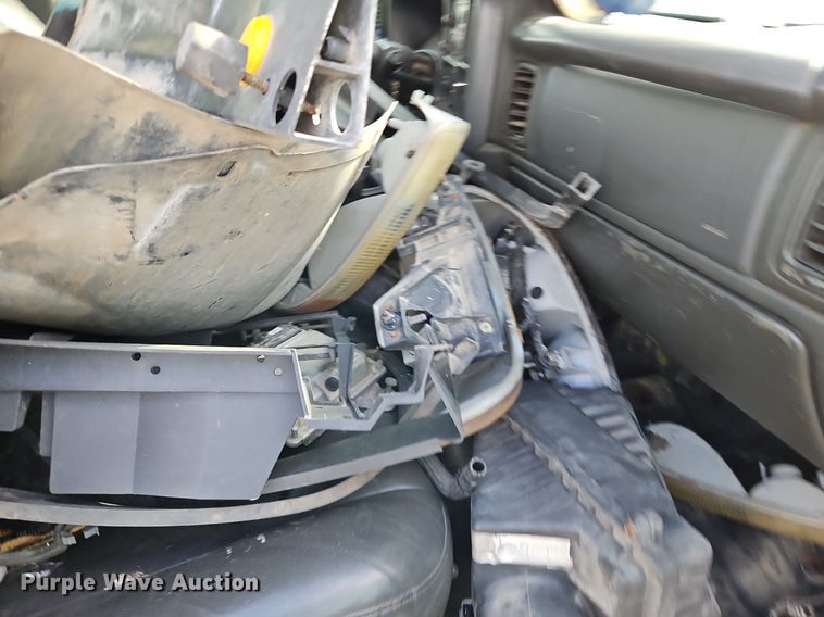 image for item LB9585 2005 GMC 3500  utility bed pickup truck