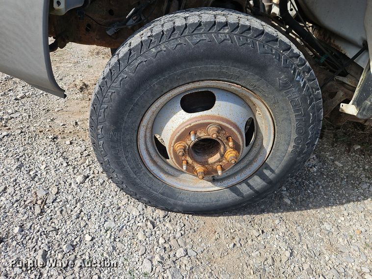 image for item LB9585 2005 GMC 3500  utility bed pickup truck