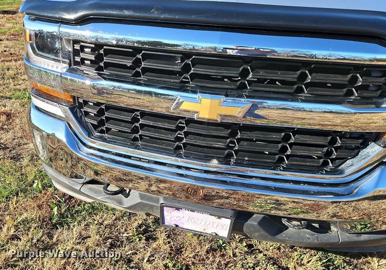 image for item LB9591 2017 Chevrolet Silverado 1500 LT  Crew Cab pickup truck