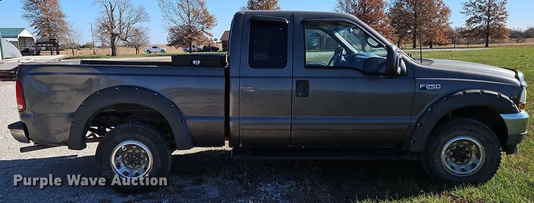 image for item LB9600 2002 Ford F250 Super Duty  SuperCab pickup truck
