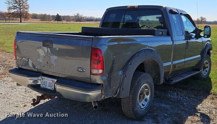 image for item LB9600 2002 Ford F250 Super Duty  SuperCab pickup truck