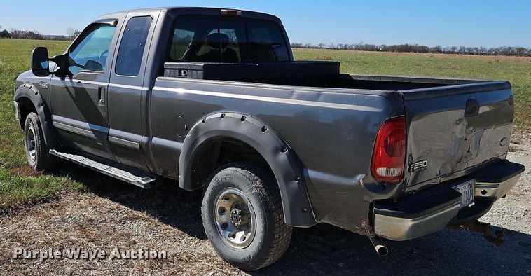 image for item LB9600 2002 Ford F250 Super Duty  SuperCab pickup truck