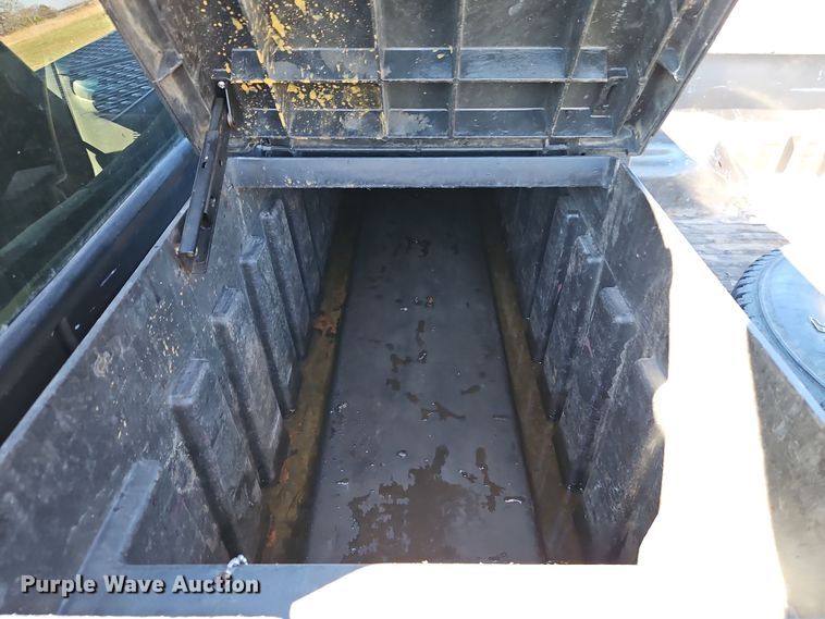 image for item LB9600 2002 Ford F250 Super Duty  SuperCab pickup truck