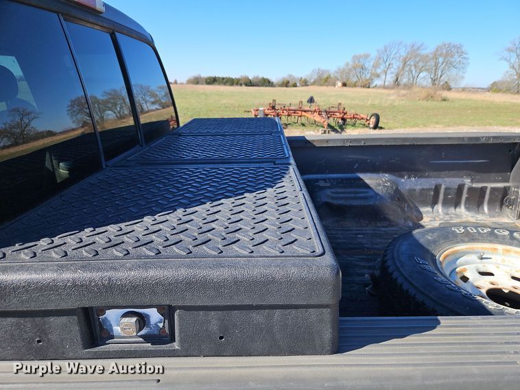 image for item LB9600 2002 Ford F250 Super Duty  SuperCab pickup truck