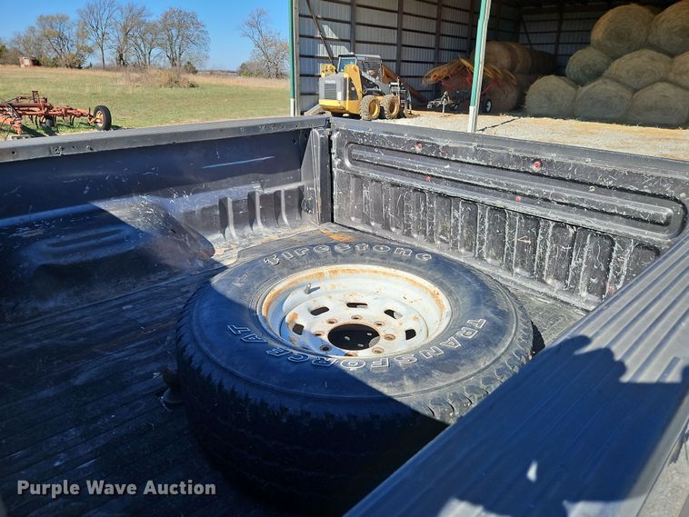 image for item LB9600 2002 Ford F250 Super Duty  SuperCab pickup truck