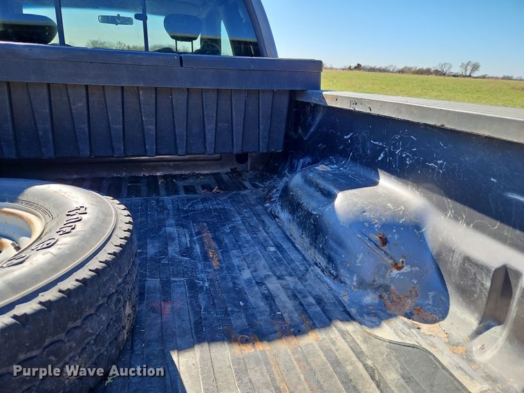 image for item LB9600 2002 Ford F250 Super Duty  SuperCab pickup truck