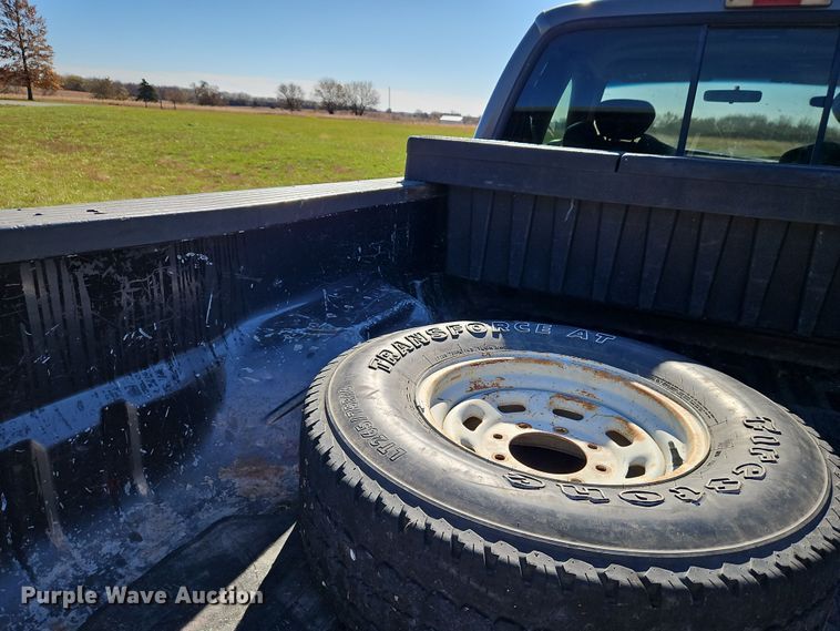 image for item LB9600 2002 Ford F250 Super Duty  SuperCab pickup truck