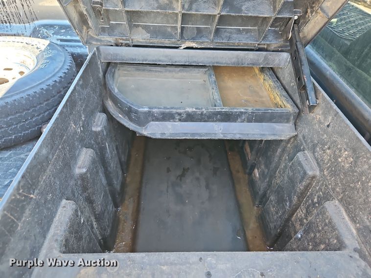 image for item LB9600 2002 Ford F250 Super Duty  SuperCab pickup truck