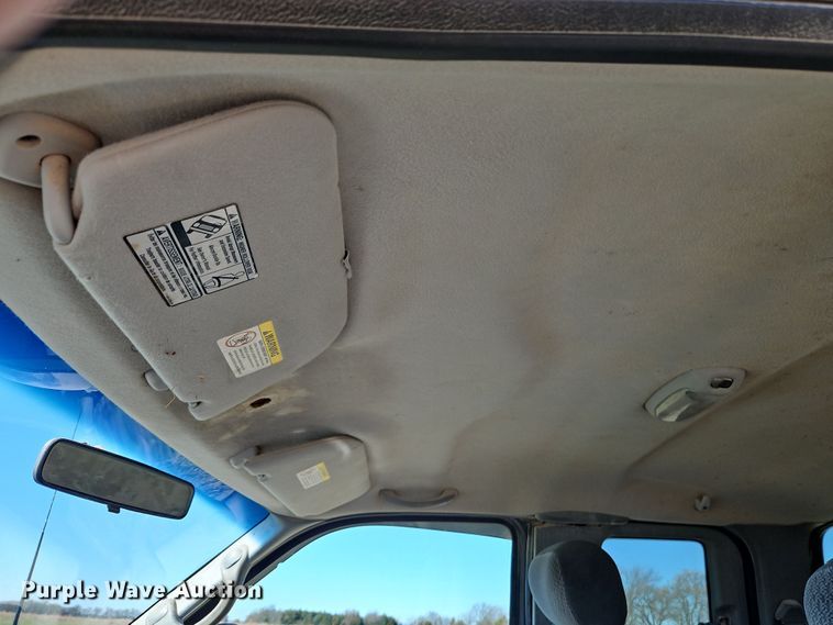 image for item LB9600 2002 Ford F250 Super Duty  SuperCab pickup truck