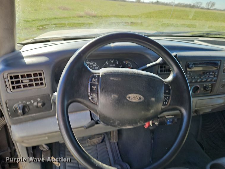 image for item LB9600 2002 Ford F250 Super Duty  SuperCab pickup truck