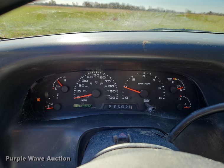 image for item LB9600 2002 Ford F250 Super Duty  SuperCab pickup truck