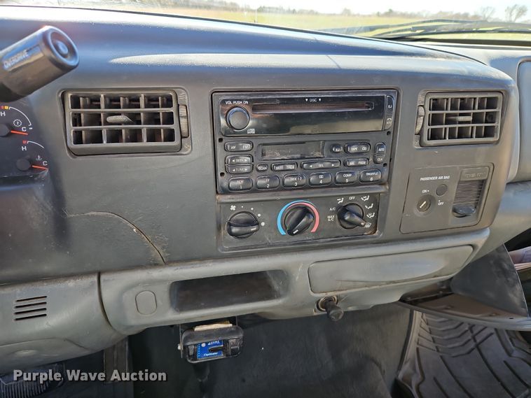 image for item LB9600 2002 Ford F250 Super Duty  SuperCab pickup truck