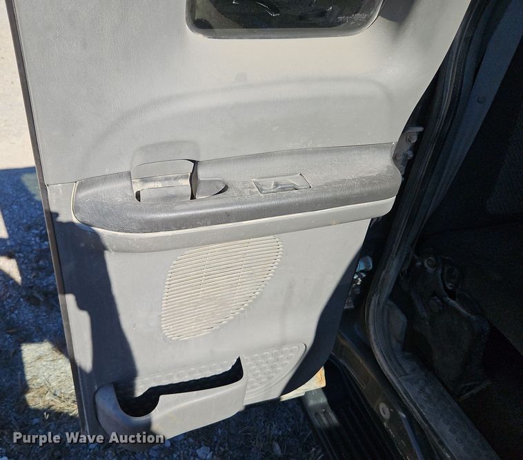 image for item LB9600 2002 Ford F250 Super Duty  SuperCab pickup truck