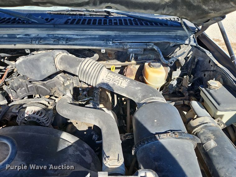 image for item LB9600 2002 Ford F250 Super Duty  SuperCab pickup truck