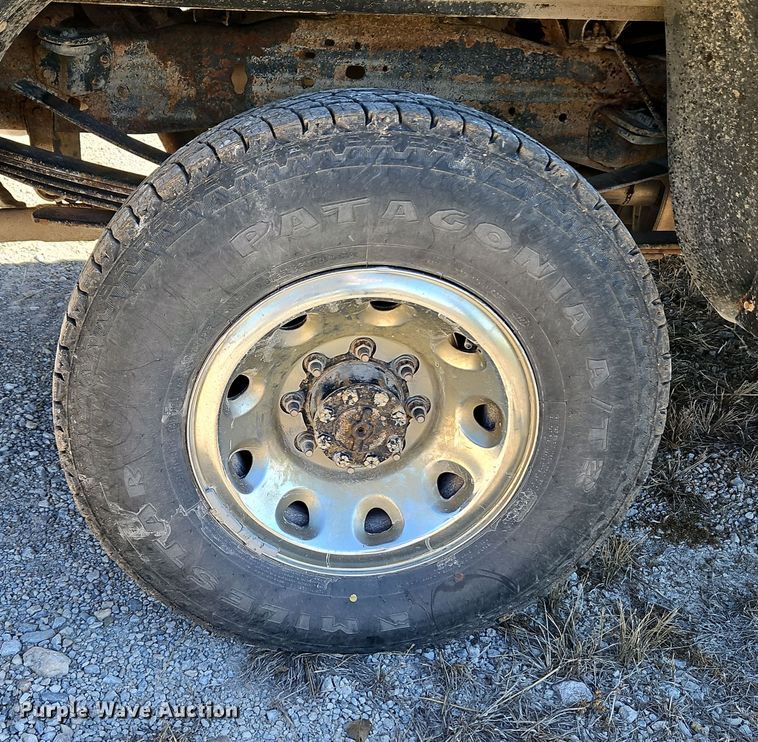 image for item LB9600 2002 Ford F250 Super Duty  SuperCab pickup truck