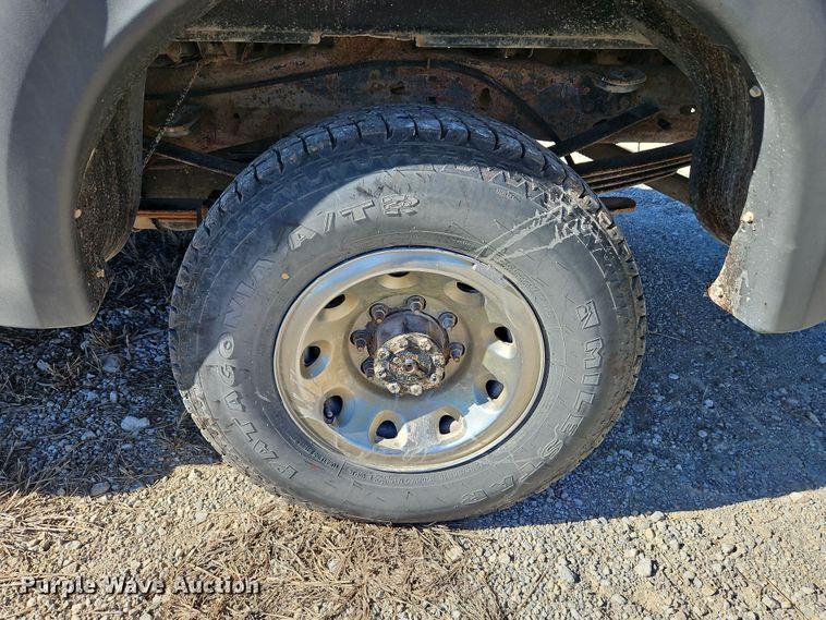 image for item LB9600 2002 Ford F250 Super Duty  SuperCab pickup truck