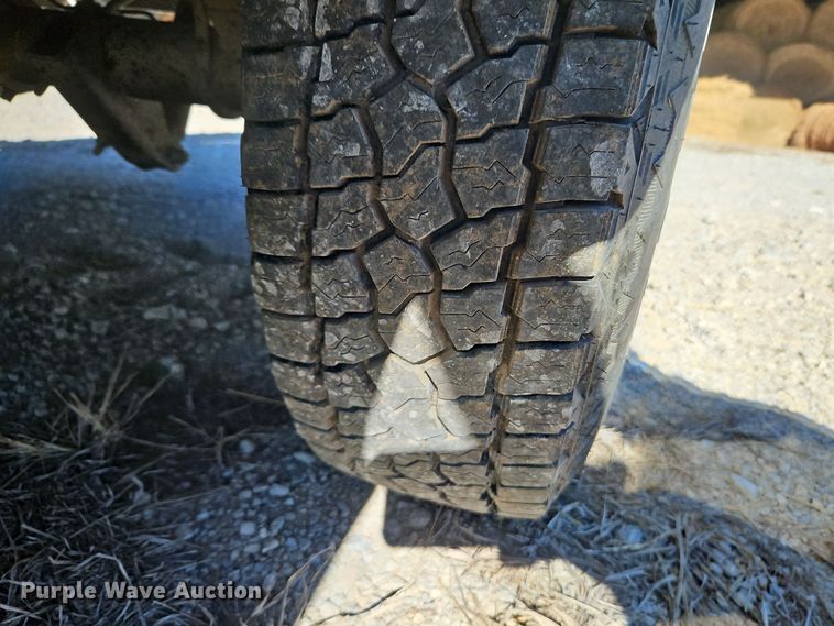 image for item LB9600 2002 Ford F250 Super Duty  SuperCab pickup truck