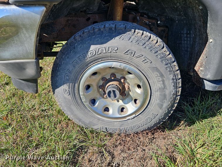 image for item LB9600 2002 Ford F250 Super Duty  SuperCab pickup truck